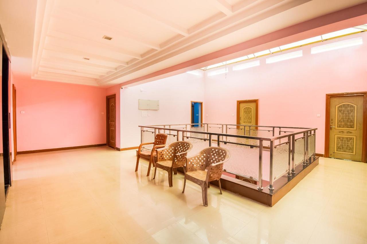 Oyo 62964 Hotel Vandana Grand Nellore Esterno foto