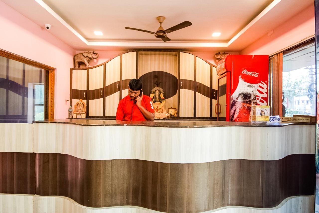 Oyo 62964 Hotel Vandana Grand Nellore Esterno foto